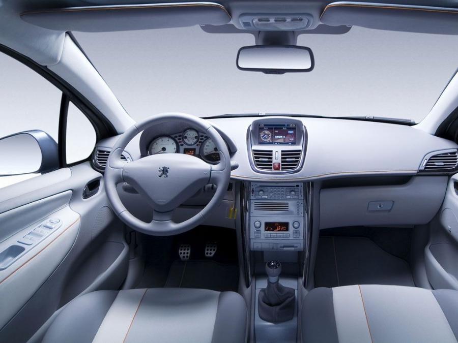  Peugeot 207 SW OutDoor Concept 2007 года  (фото 2 из 19)